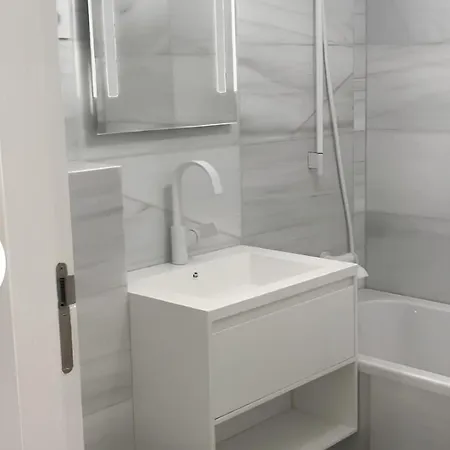 Homestay Center Secured And Elegant Area In *